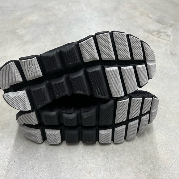 New with box - Wmn’s On Cloud X3 - Black - 60.98696 - Picture 6 of 6